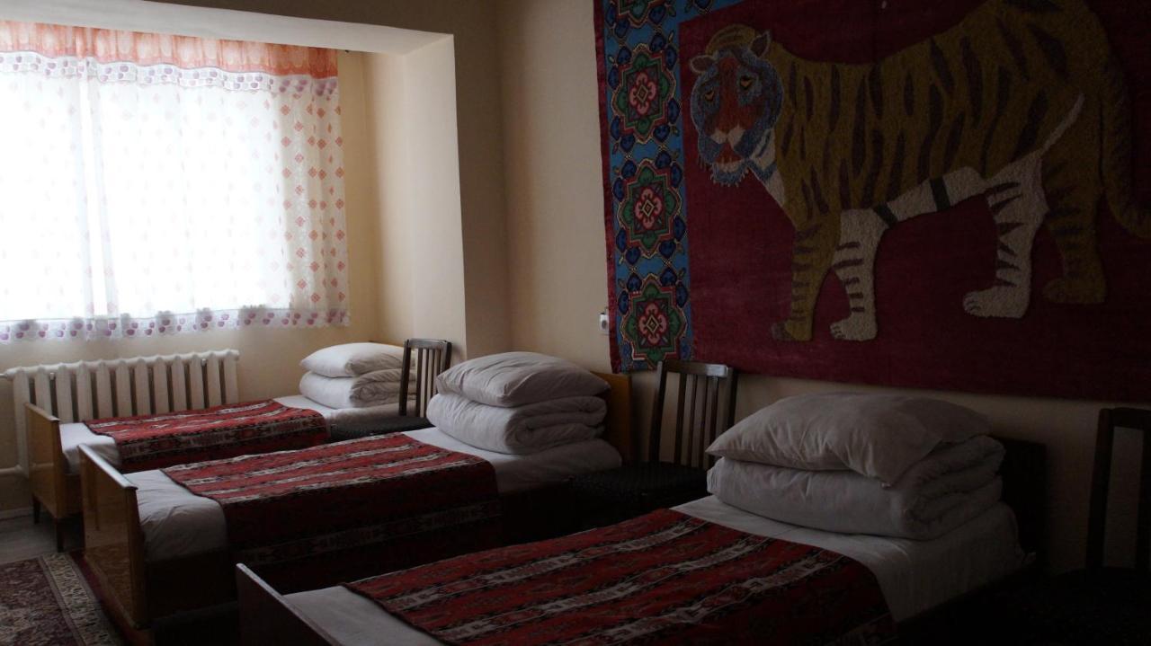 Rahat Guest House & Hostel In Toktogul 外观 照片